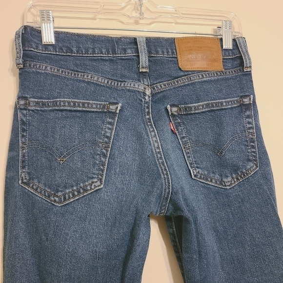 Levi's | Women's Dark Wash Slightly Distressed Skinny Jeans (Size 28 x 30) - Picture 9 of 15